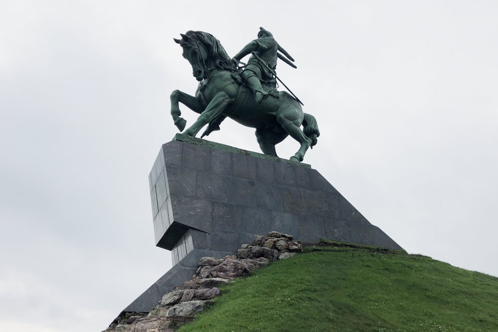 На мой взгляд, этот памятник передает силу и энергию башкирского народа
