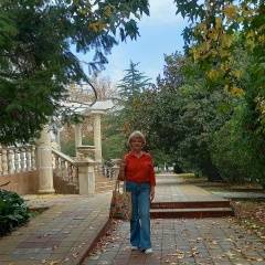 Алла Жарова 