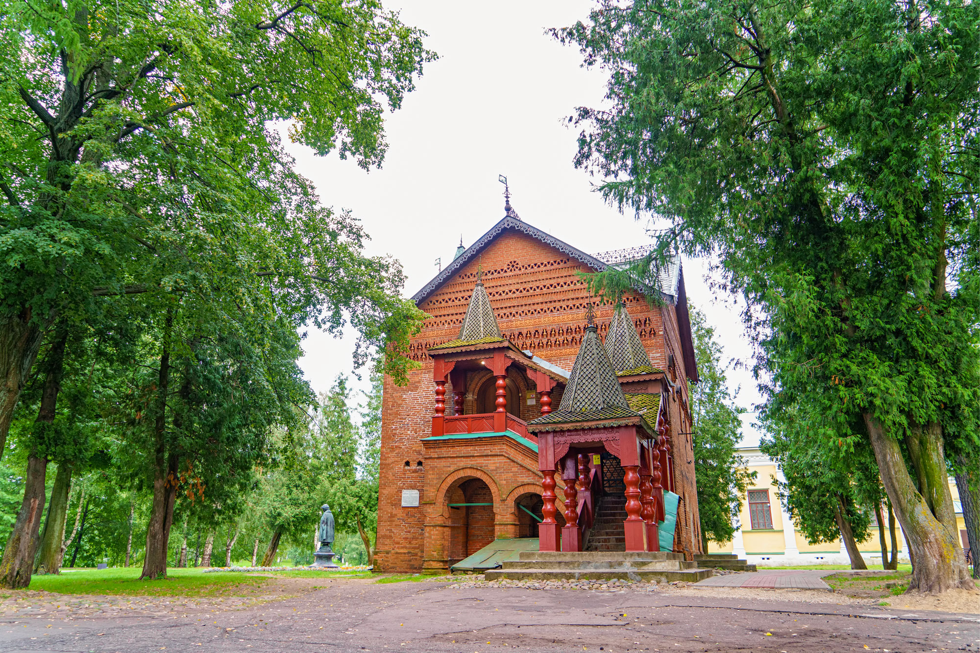 Каменная палата угличских князей. Фото: Maykova Galina / Shutterstock