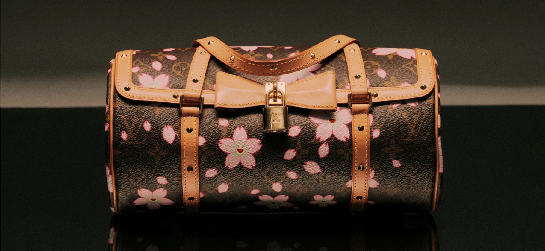 Сумки Louis Vuitton и серьги Chanel: «Ultima Яндекс Маркет» открыл раз­дел с винтаж­ными вещами