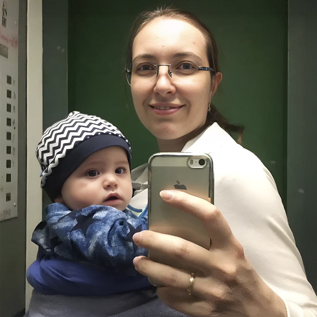 Ребенку быстро надоедало сидеть в слинге, а у супруги затекала спина