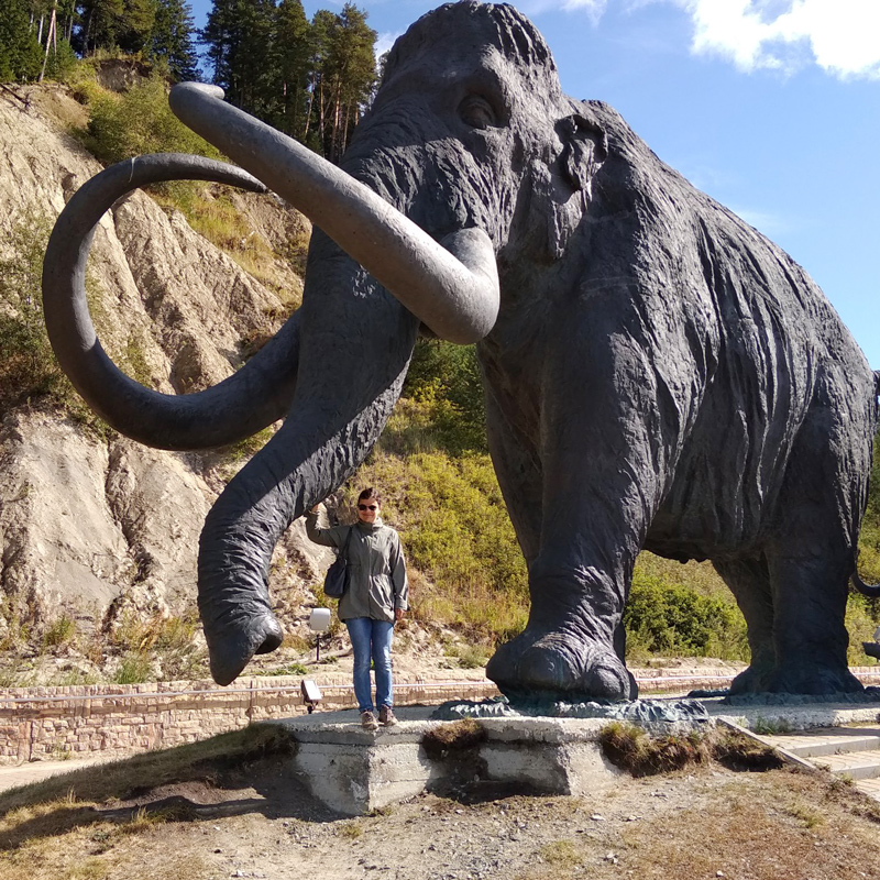 Статуя мамонта высотой 8 метров