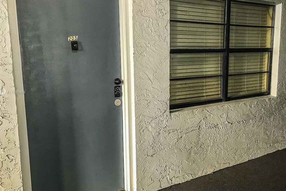 Вход в квартиру — возможно, это единственное окно, которое будет в квартире