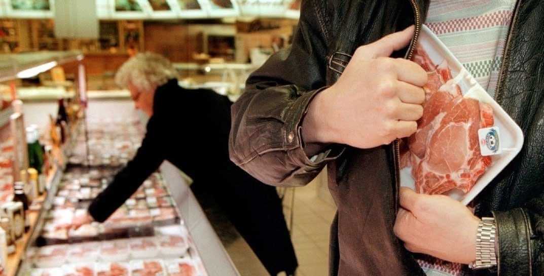 «Украл еду, потому что голодный»: почему кражи в магазинах — новая проблема для всех
