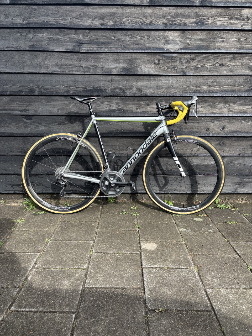 Я езжу на шоссейнике Cannondale CAAD 12 disc