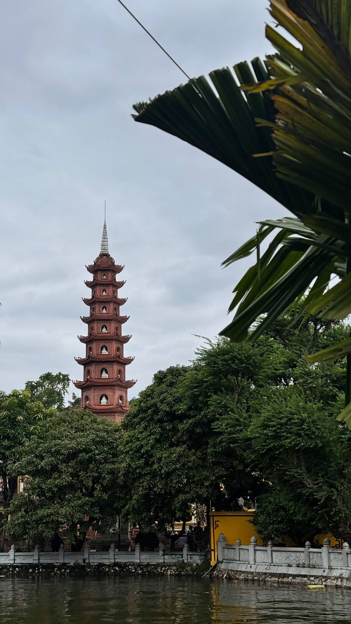 Памятник Ленину, УАЗы и столичный уют: чем нас удивил Ханой