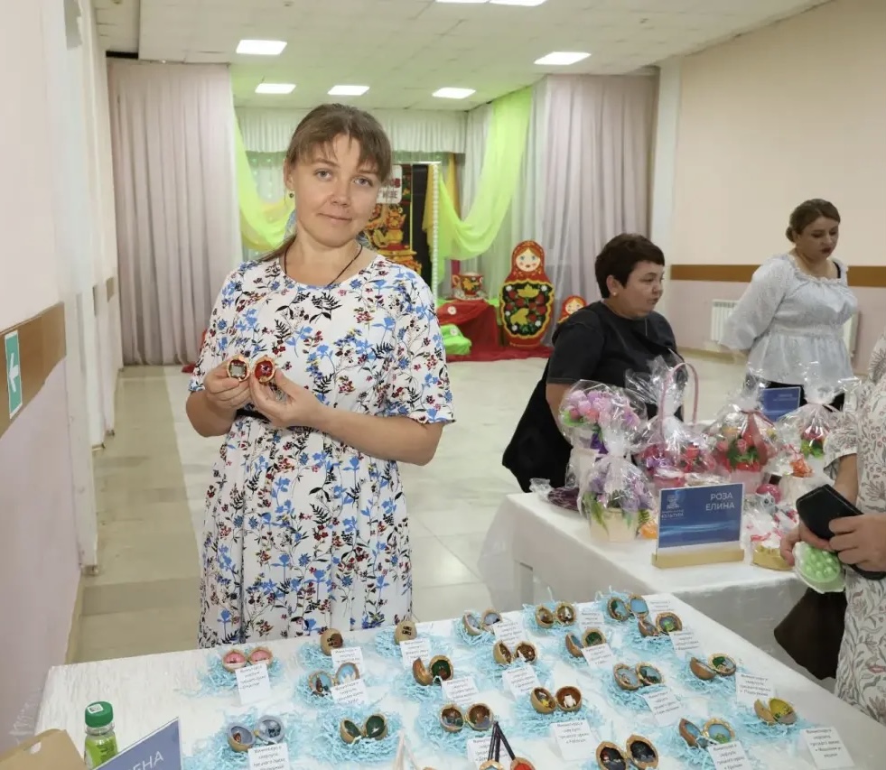 Мои миниатюры в скорлупе грецкого ореха на выставке