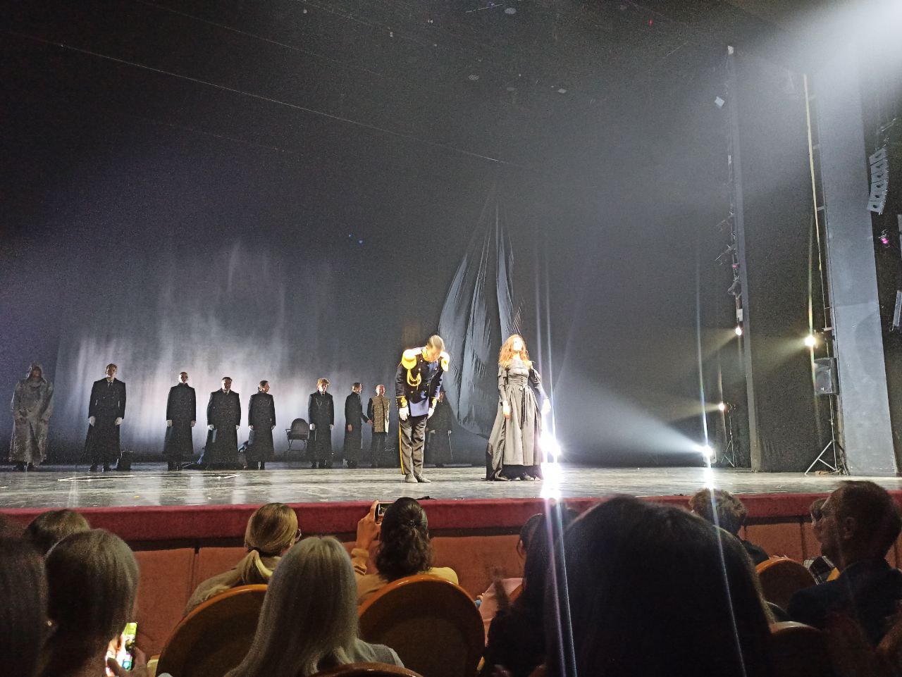 «Восхищение через 150 лет»: как я сходила на «Анну Каренину» в Свердловском театре драмы