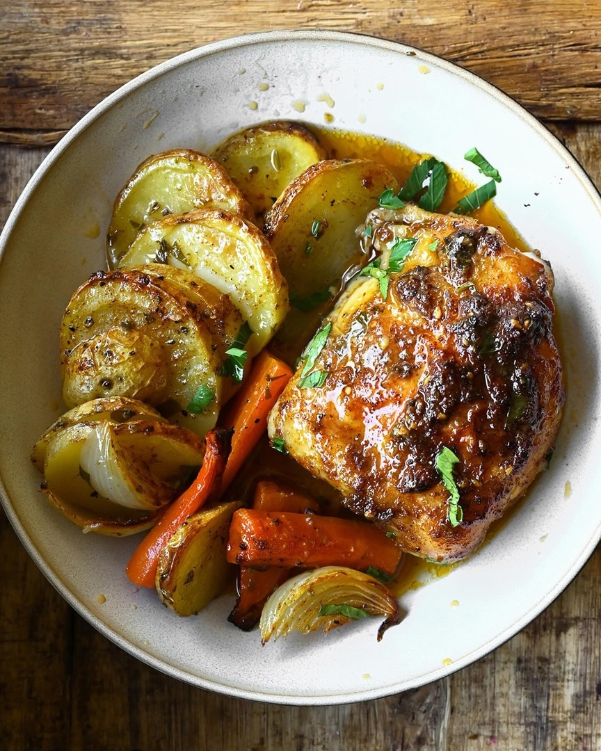 Мой рецепт: куриные бедра с овощами