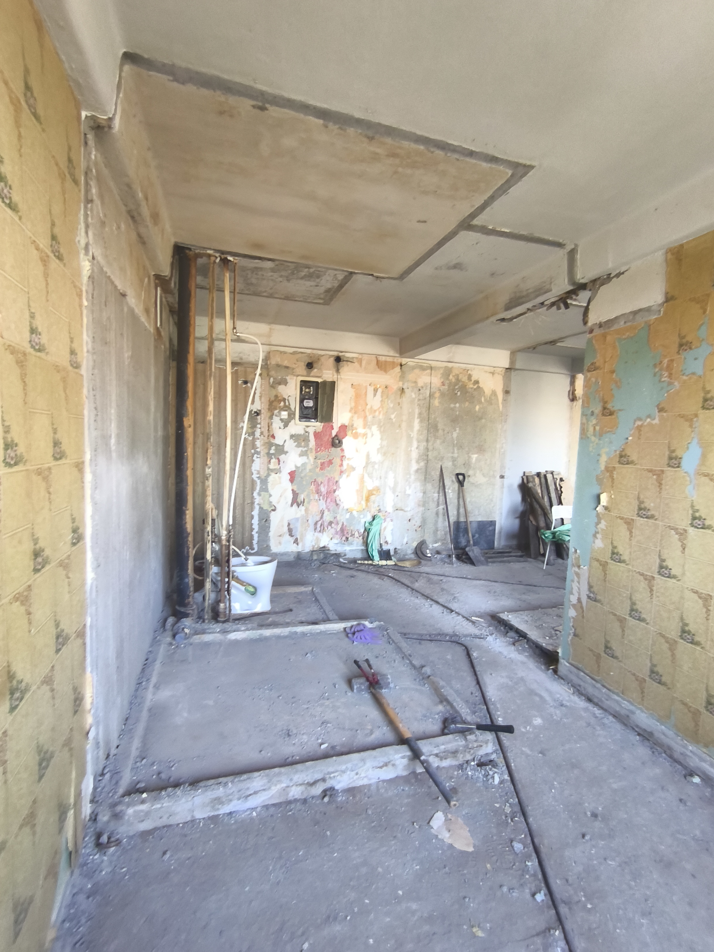 Да когда же этот мусор закончится: про рабочий процесс нашего ремонта