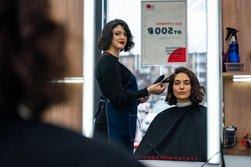 Как ИИ меняет бьюти-индустрию: опыт изнутри крупнейшей сети парикмахерских