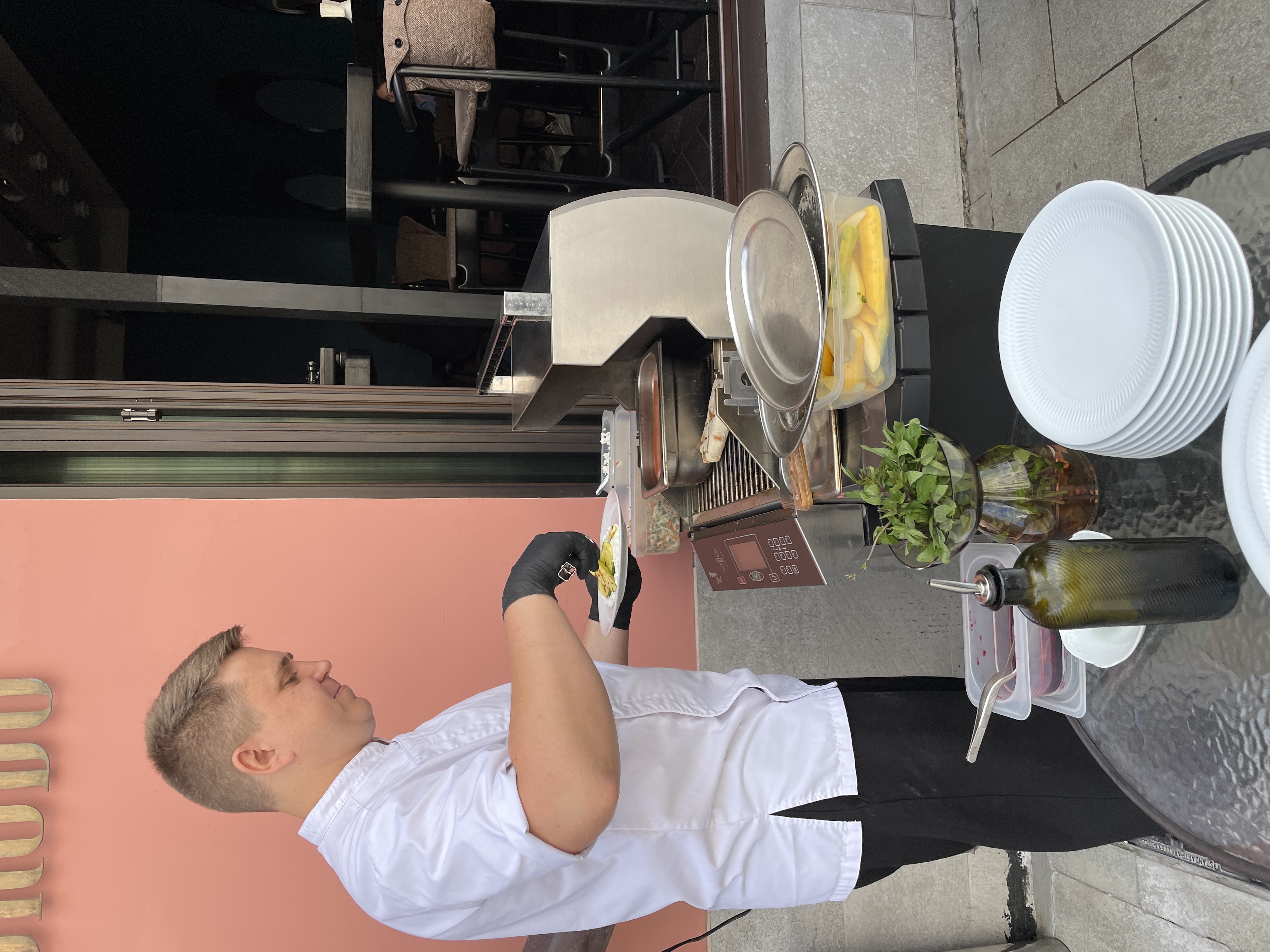 Попробуйте это: шаурма с тартаром в богемном баре BRODO