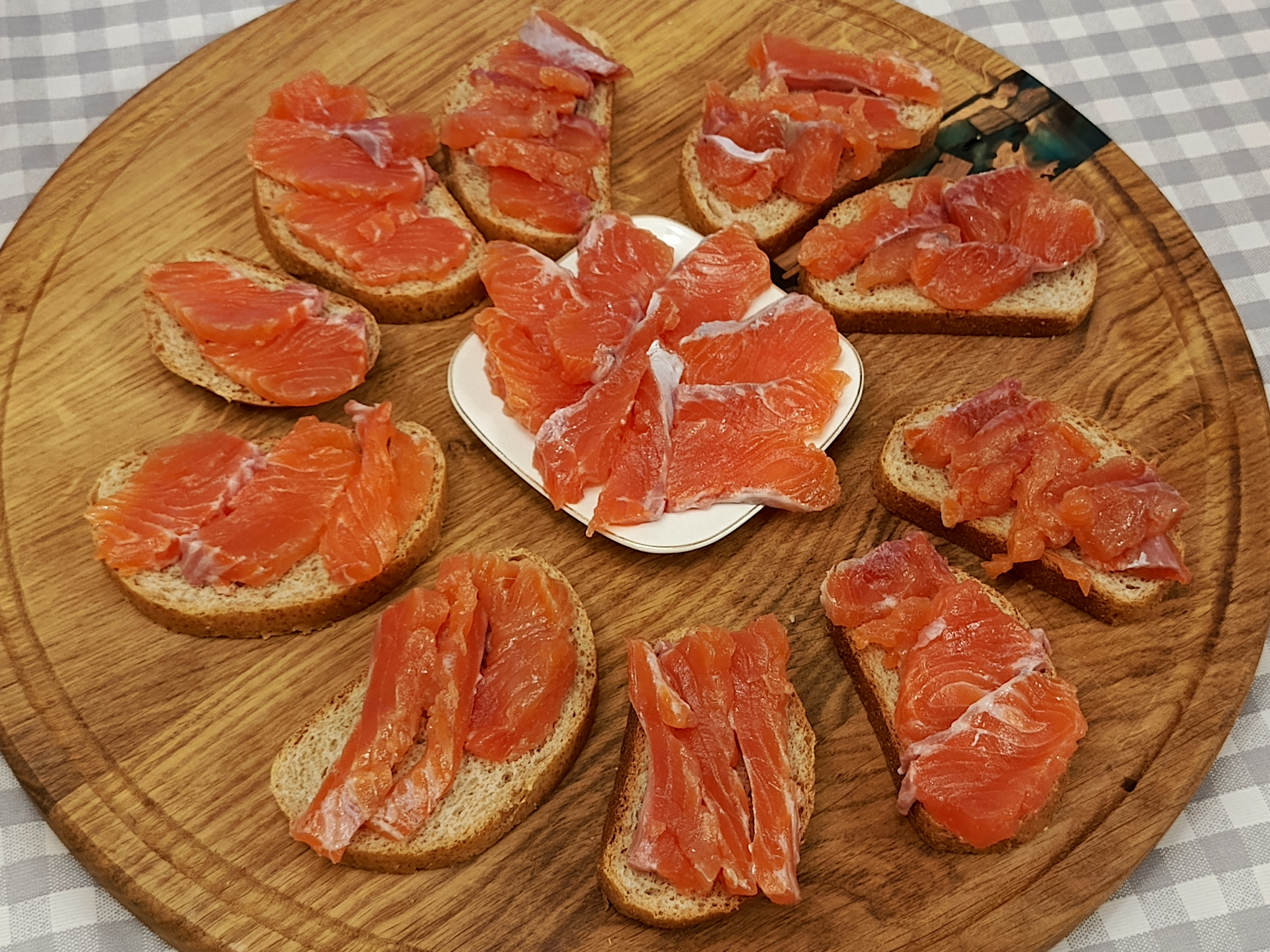 Мой рецепт: бутерброды с малосольной форелью