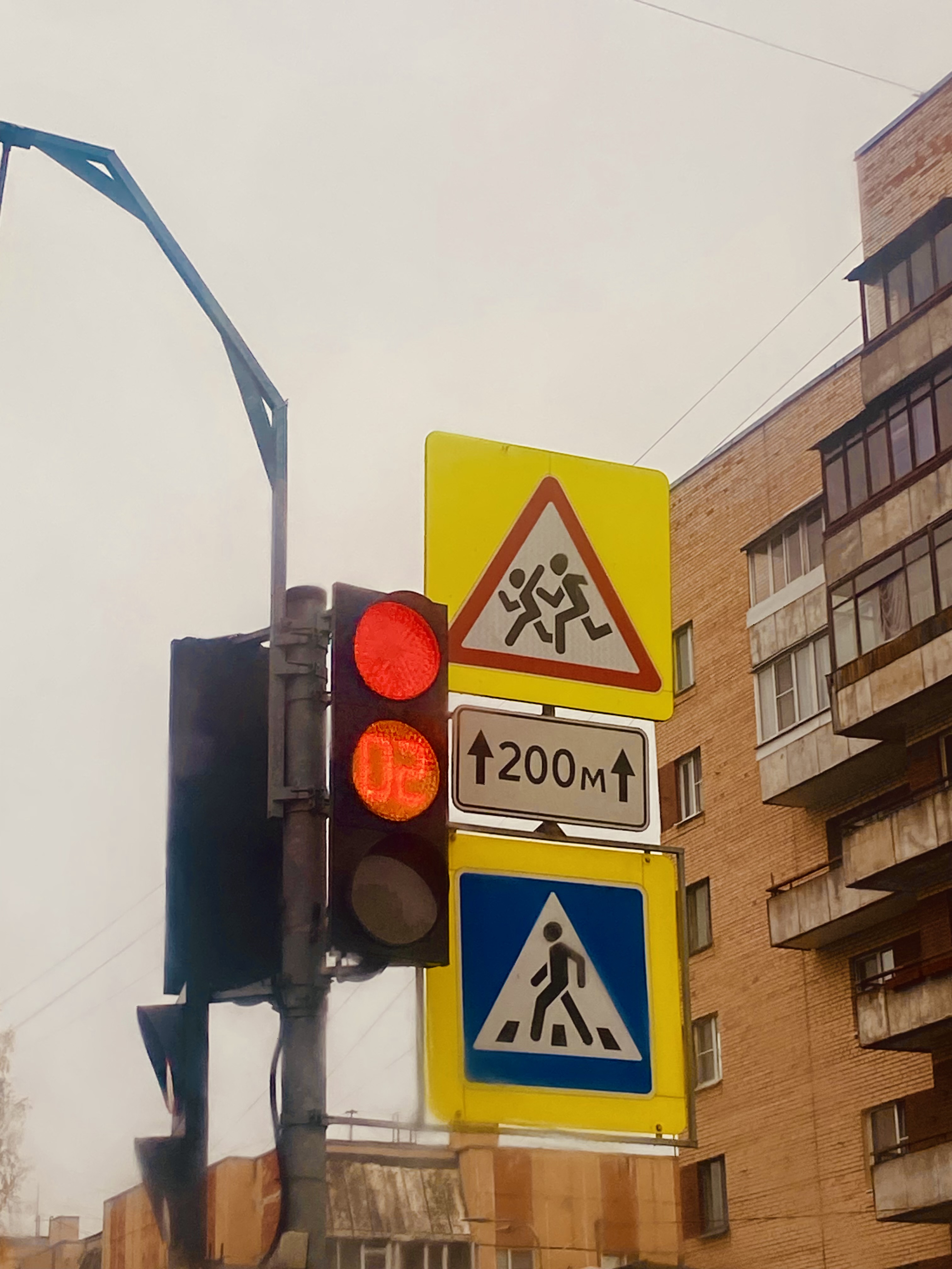 Как на прогулке заставить телефон в руках ребенка работать во благо: лайфхак от детского тренера