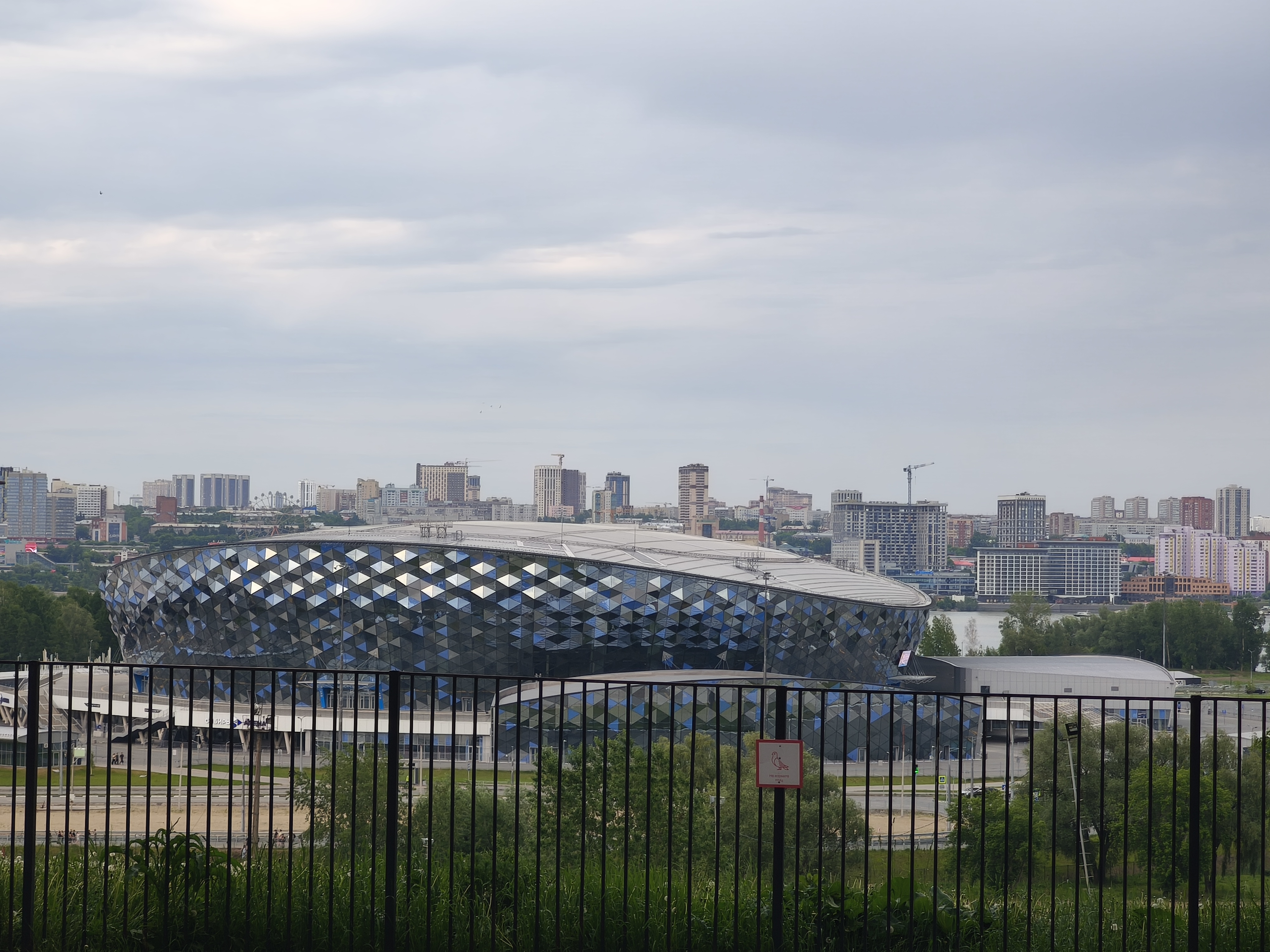 Съемка улицы: с видом на город