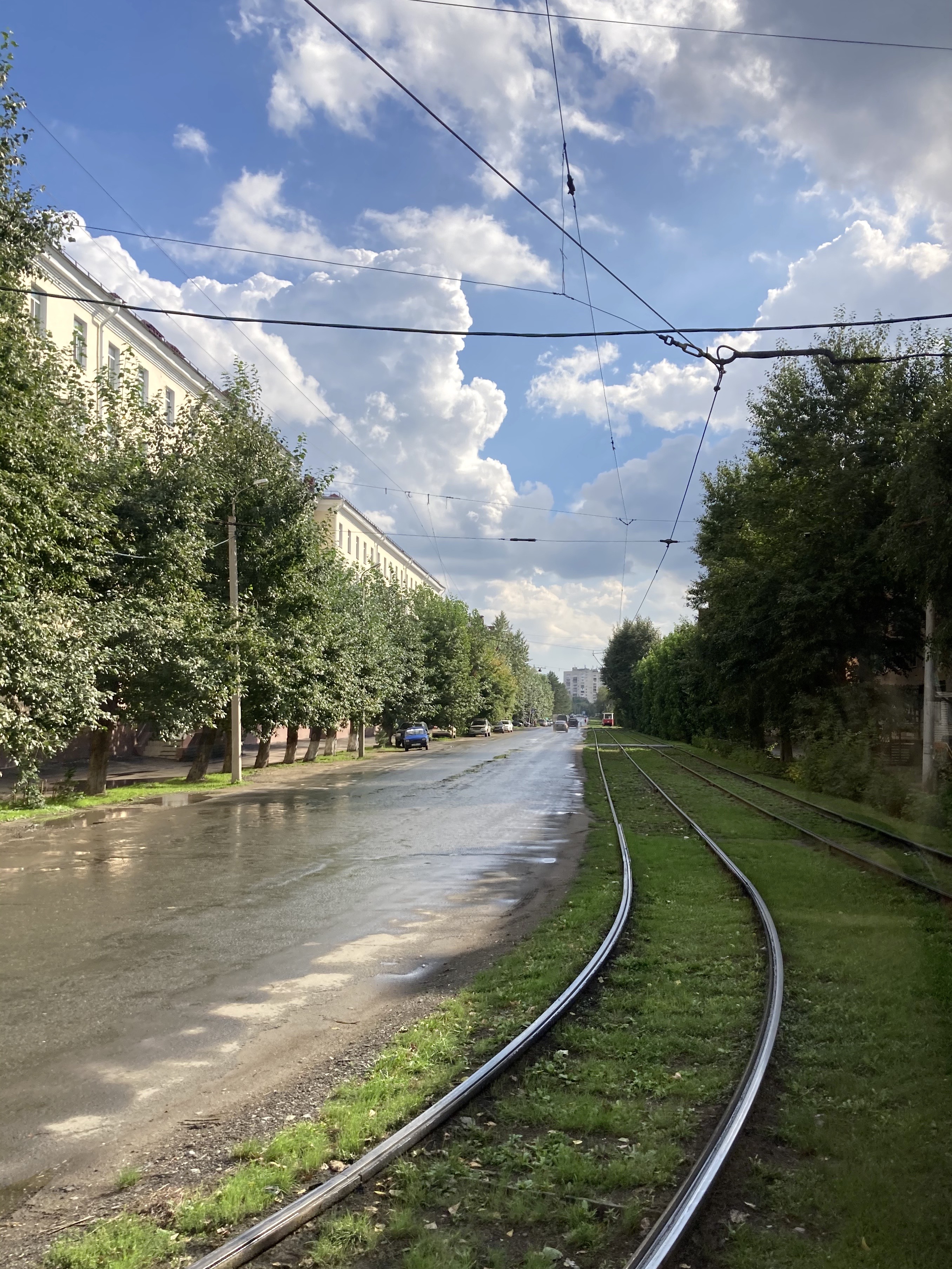 Мобильное фото: трамвайные пути после дождя