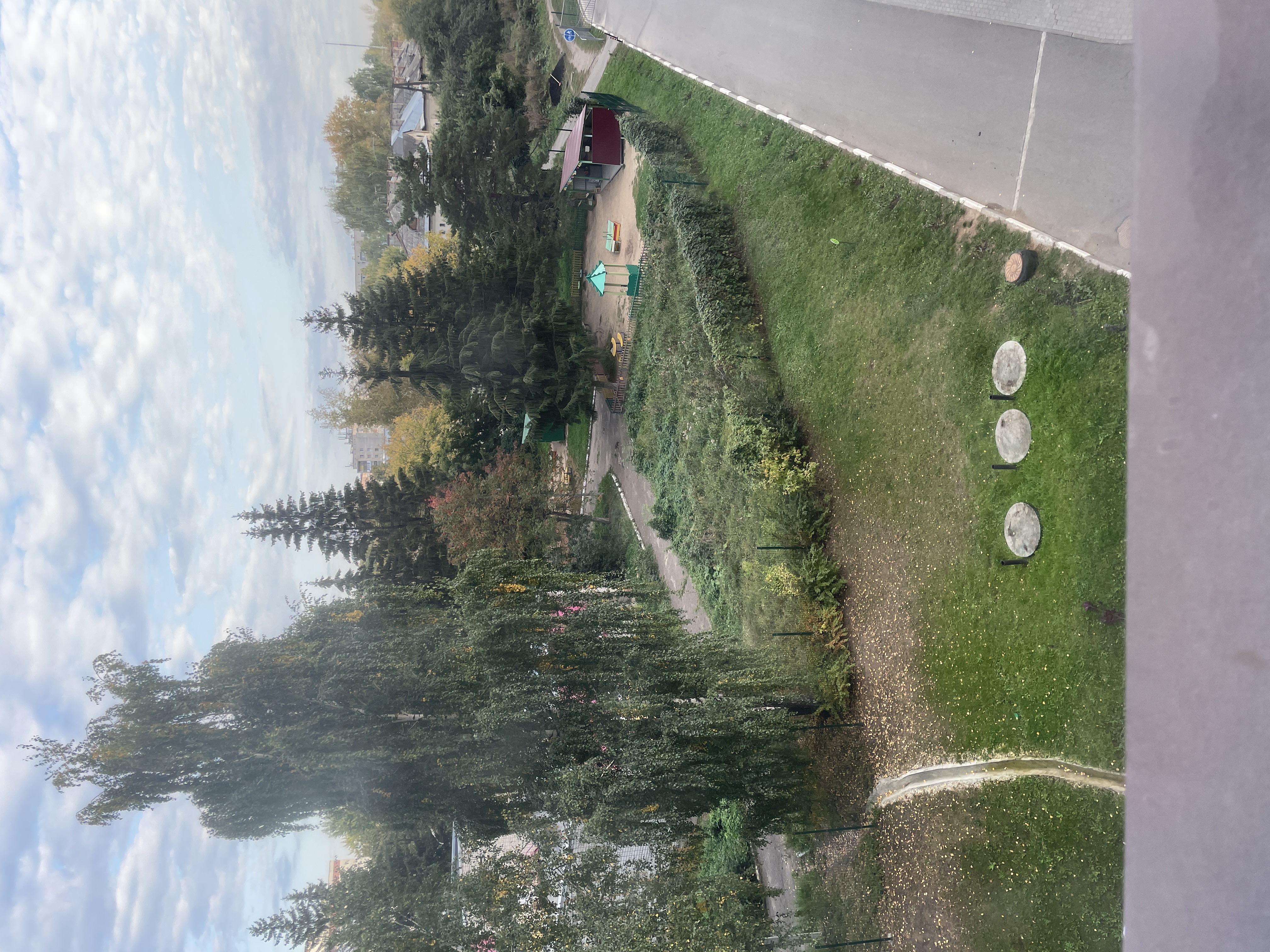 Как заставить секретаря детского сада быть на рабочем месте?