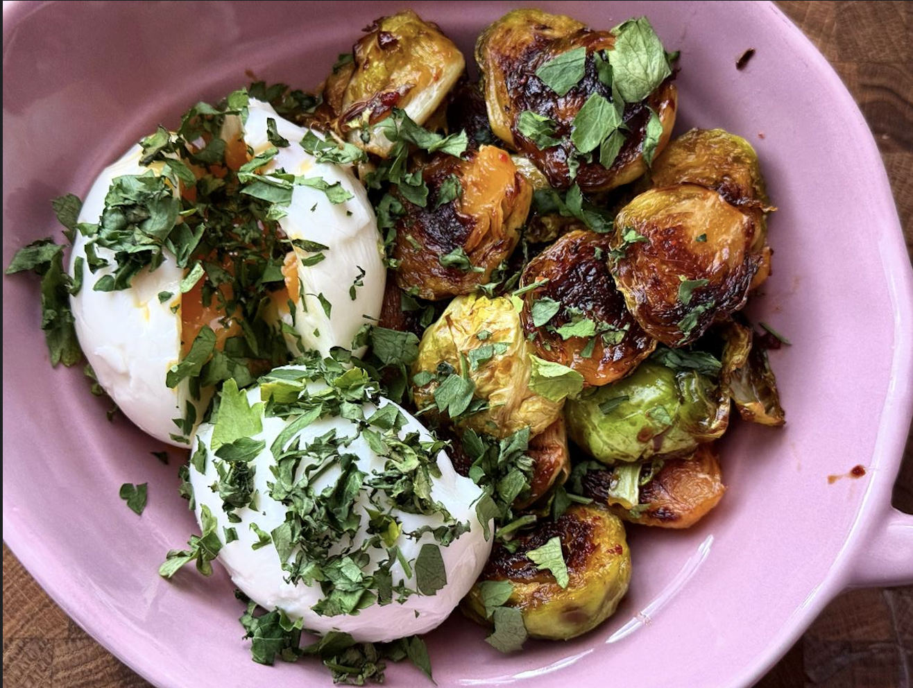 Мой завтрак: брюссельская капуста в соево-медовом соусе с яйцами