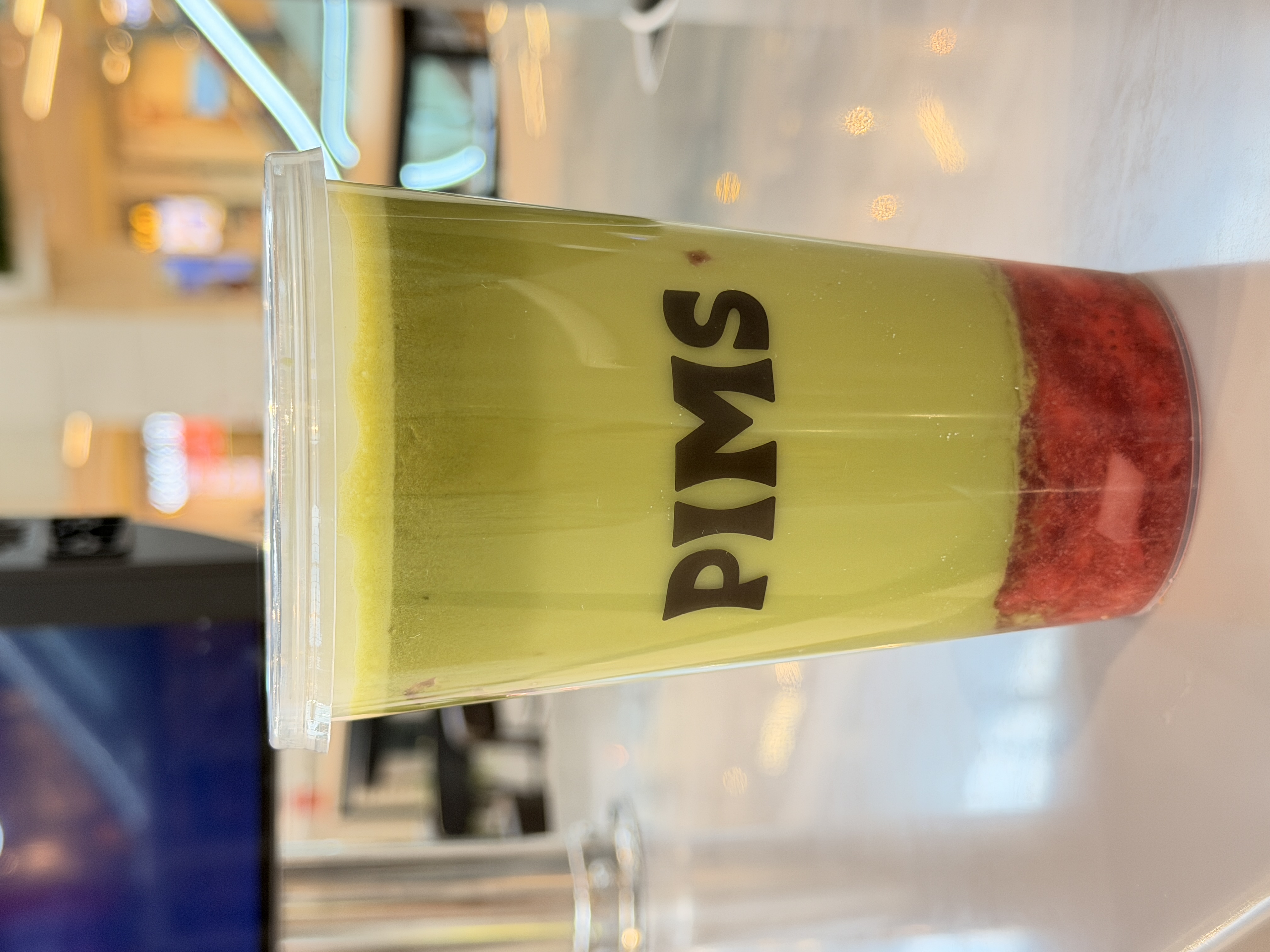 Попробуйте это: напиток «Клубника-матча» из Pims