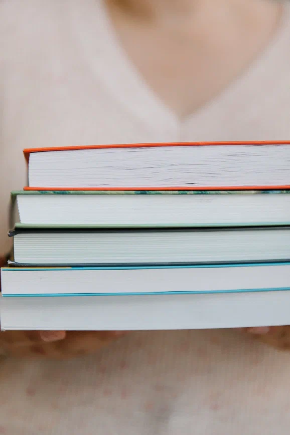 Я прочитала 120 книг за 2025 год и в этом году планирую сделать то же самое