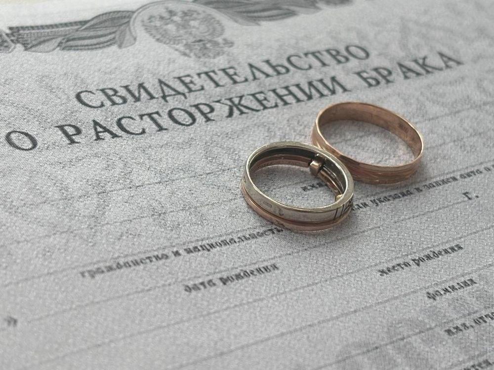 Почему закон дает выплаты женам, которые прожили с военным меньше года
