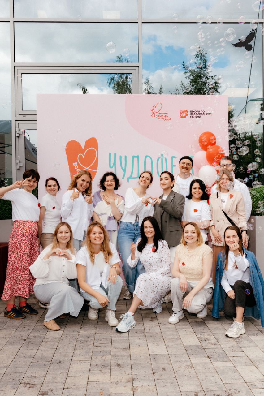 Как мы вместе с врачами написали книгу о жизни после трансплантации печени, чтобы поддержать семьи по всей стране