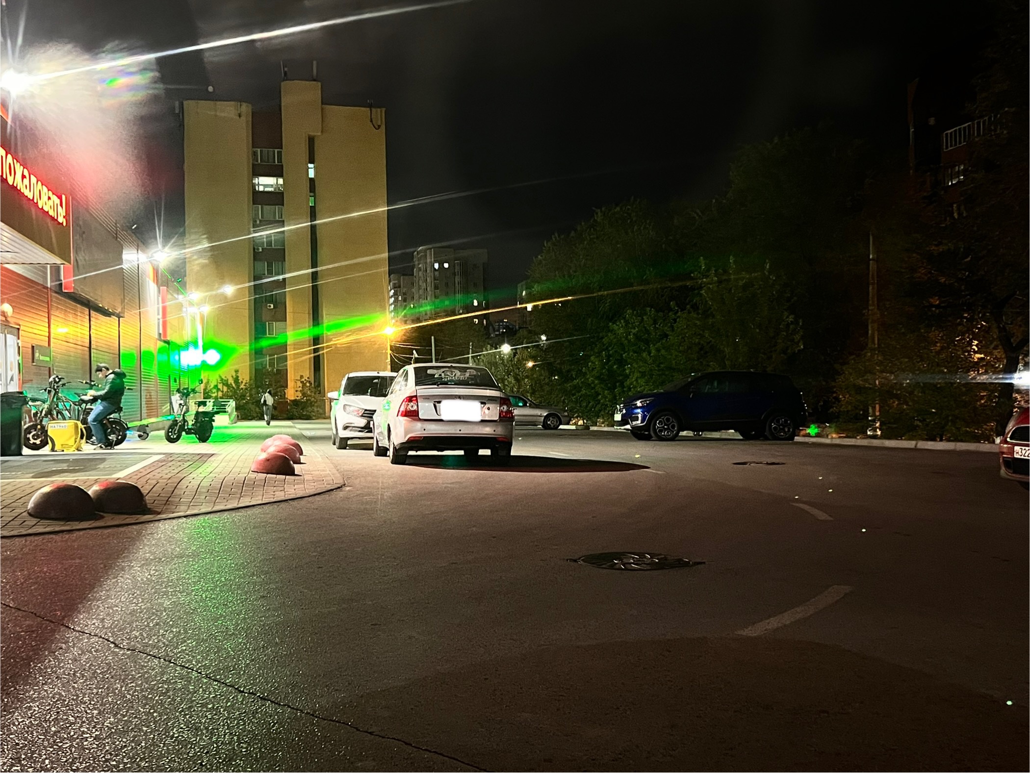 Бесят лентяи, которые паркуются у входа в супермаркет