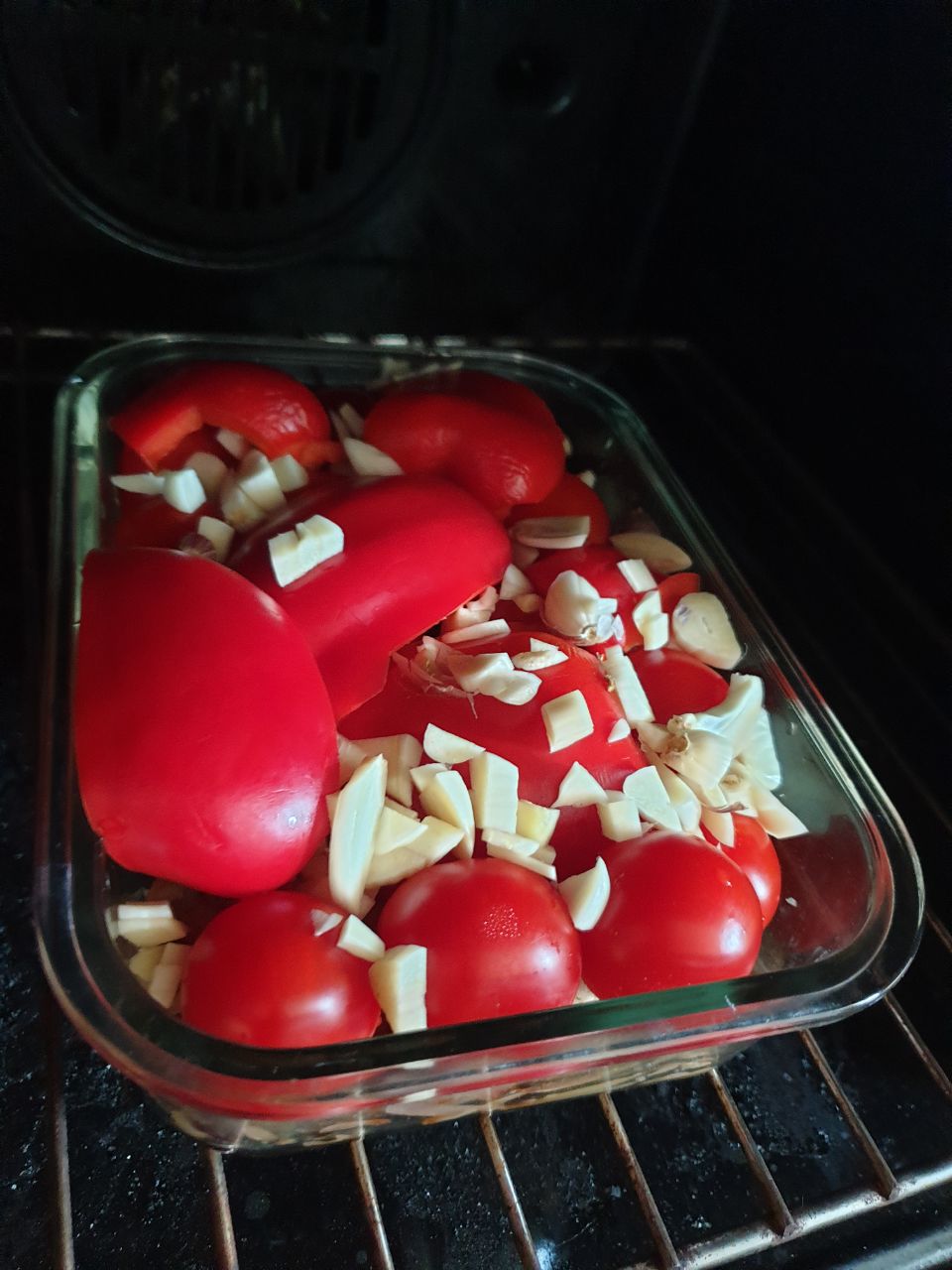 Мой рецепт: жаркое с томатами, перцами и чесноком