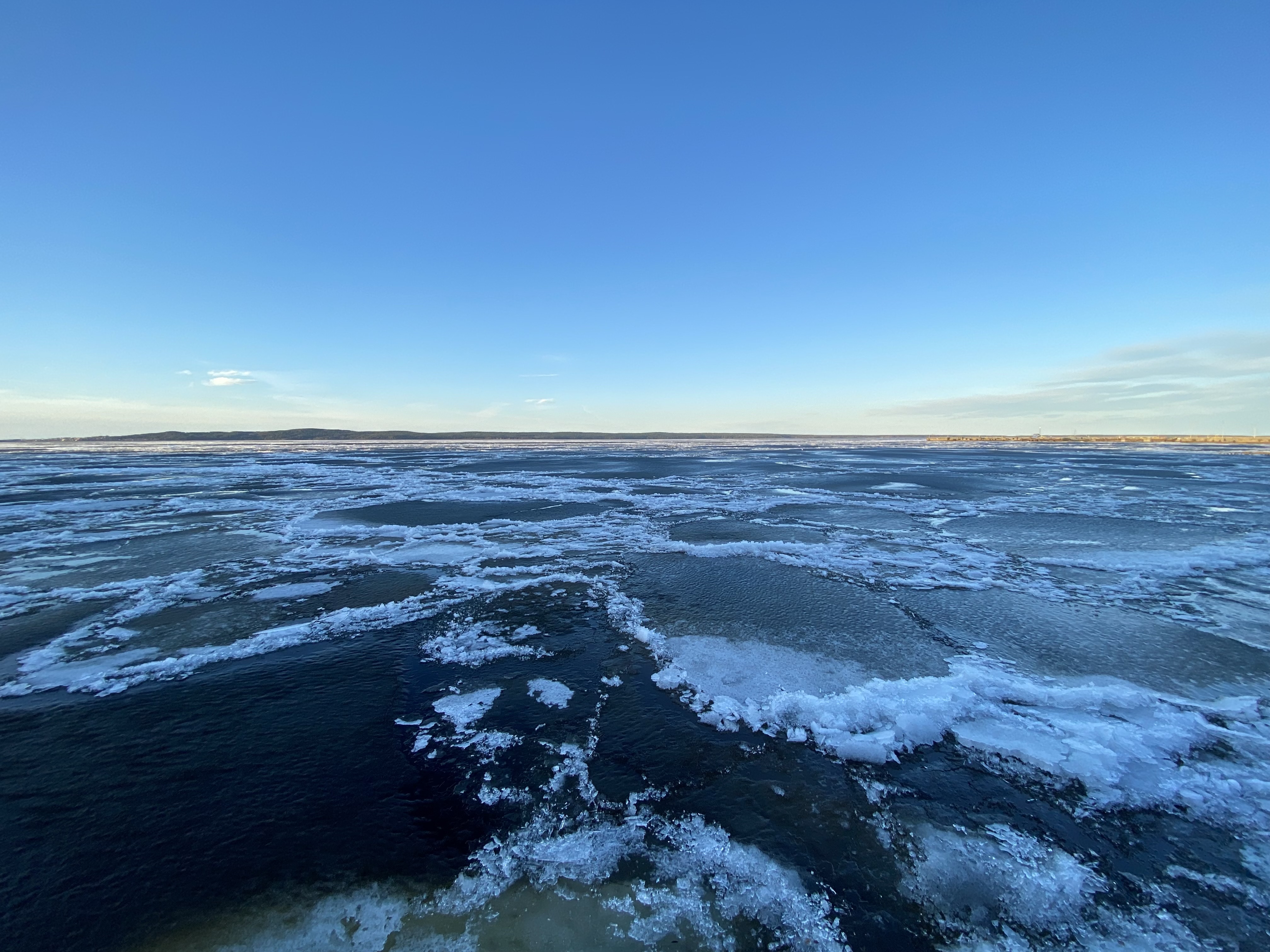 Мобильное фото: весеннее озеросостояние