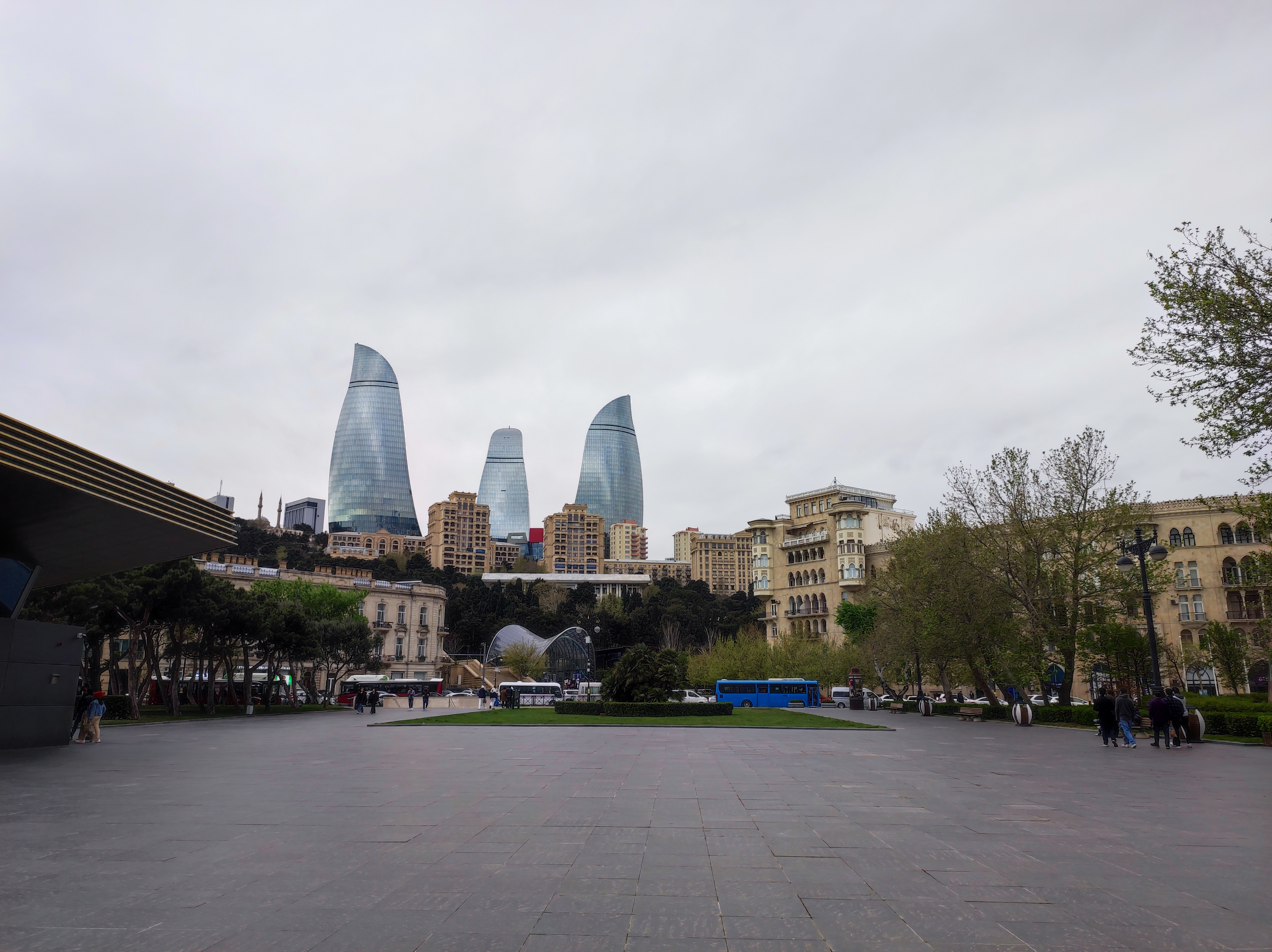 Старый город, набережная, музей ковра и центр Гейдара Алиева: что мы посмотрели в Баку