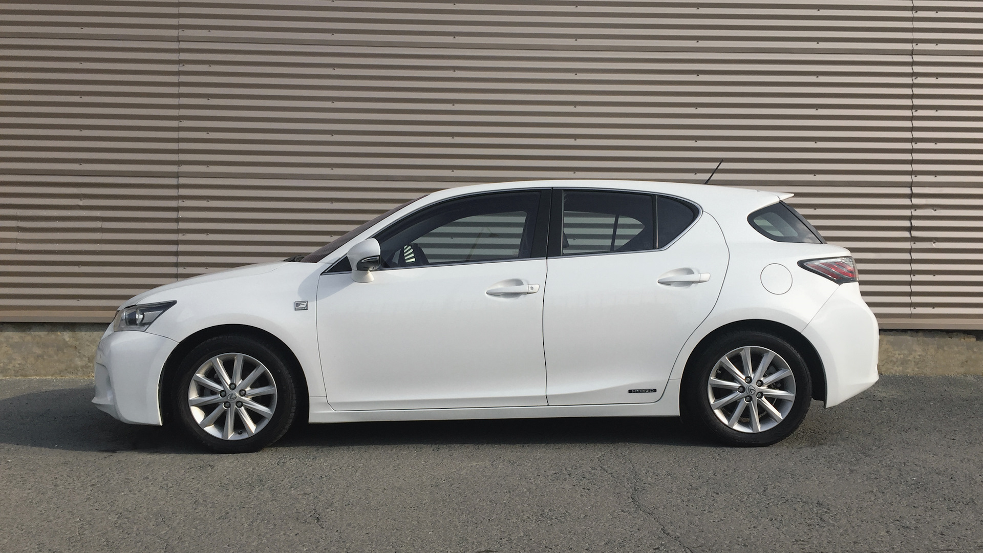 Я езжу на Lexus CT200h и потратил на содержание 900 000 ₽ за восемь лет