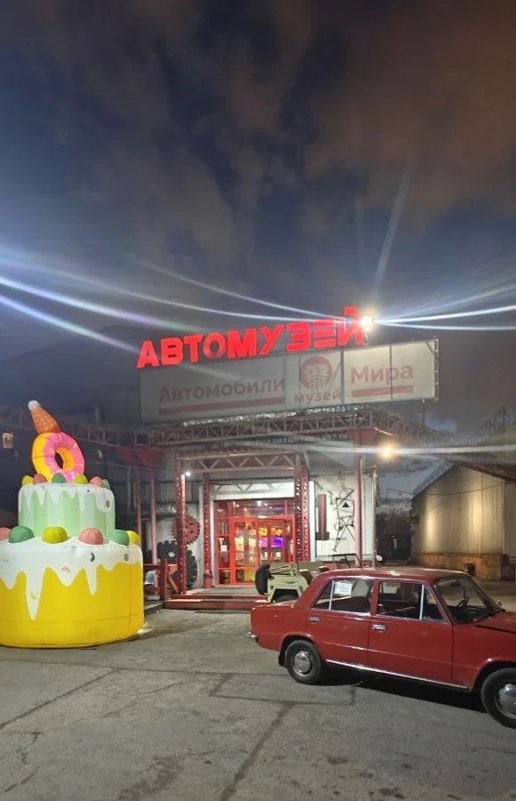 Я купила пятиметрового зайца, динозавра и цирк и решила построить на этом бизнес
