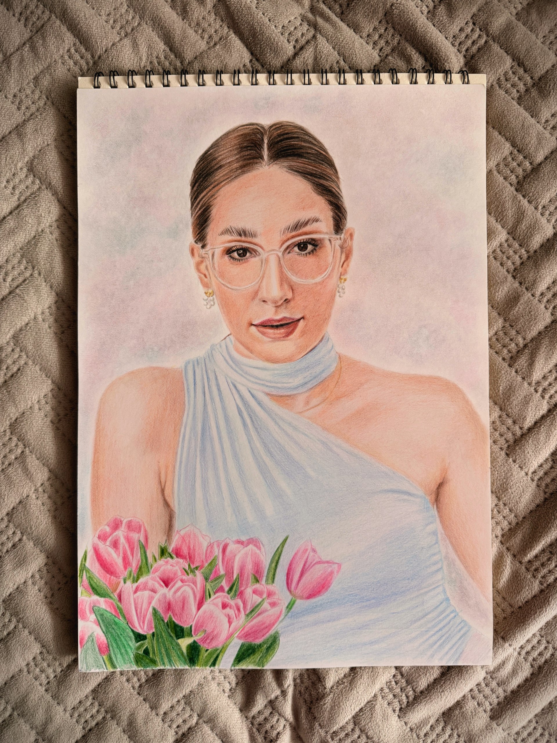 Мой рисунок: портрет девушки по фото цветными карандашами