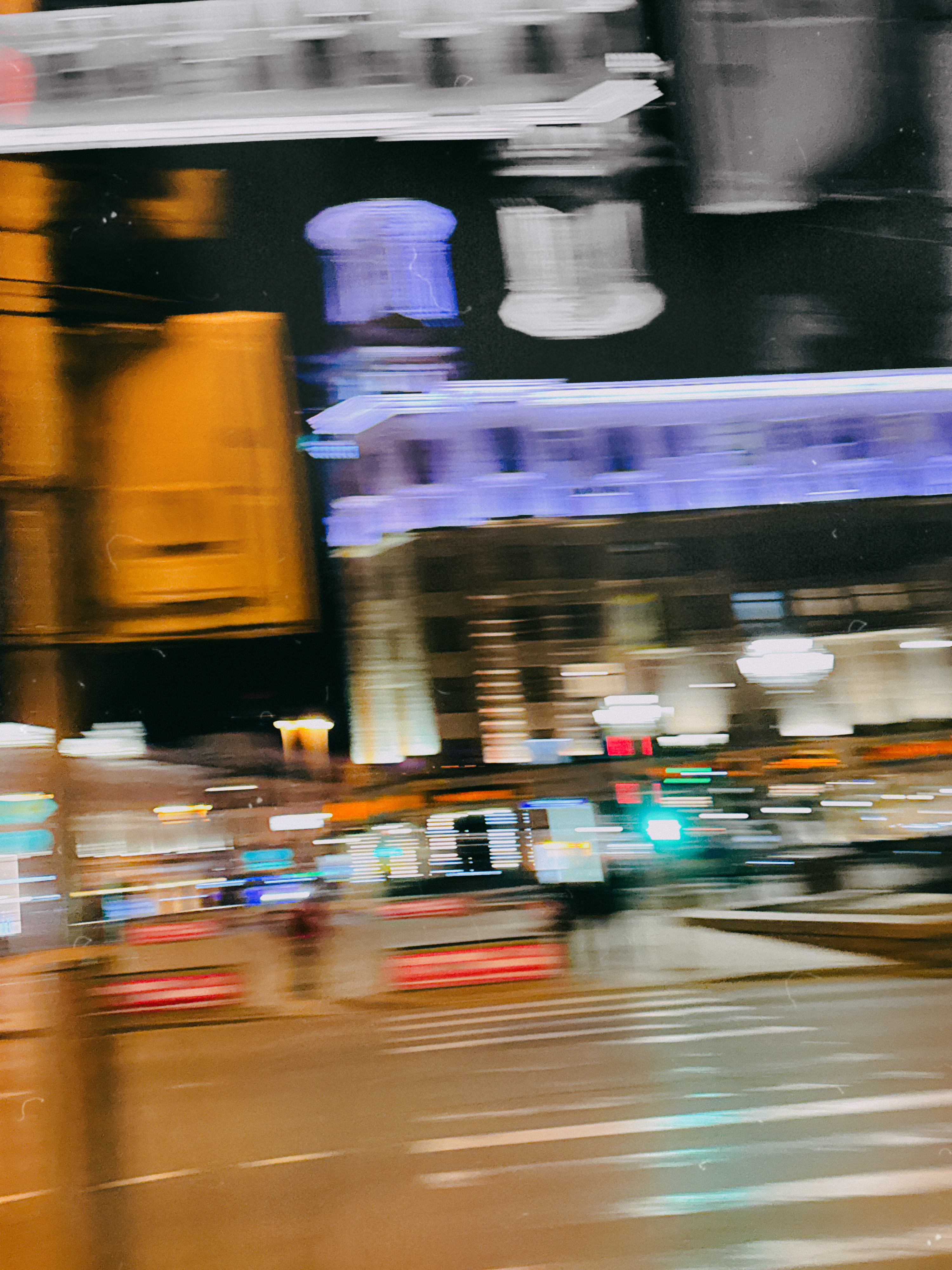 Мобильное фото: размытая Тверская