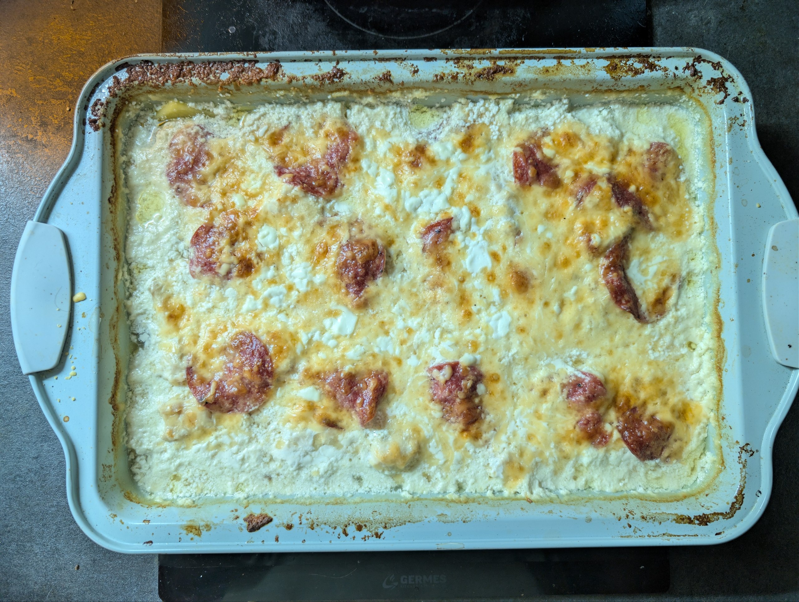 Мой рецепт: запеченные дольки картофеля с грибами, курой и салями
