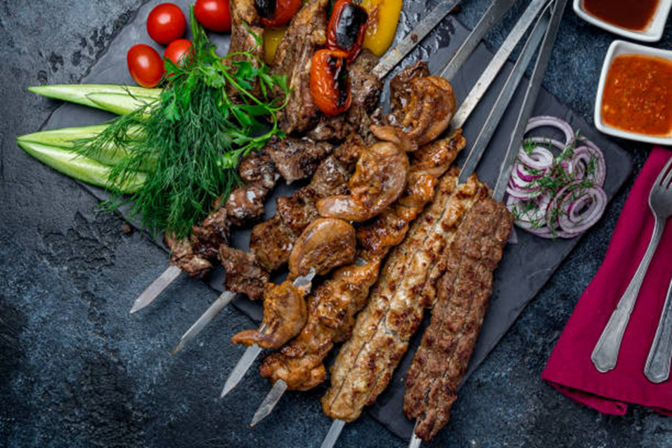 Аромат майского шашлыка: удовольствие от сочного мяса с заботой о здоровье