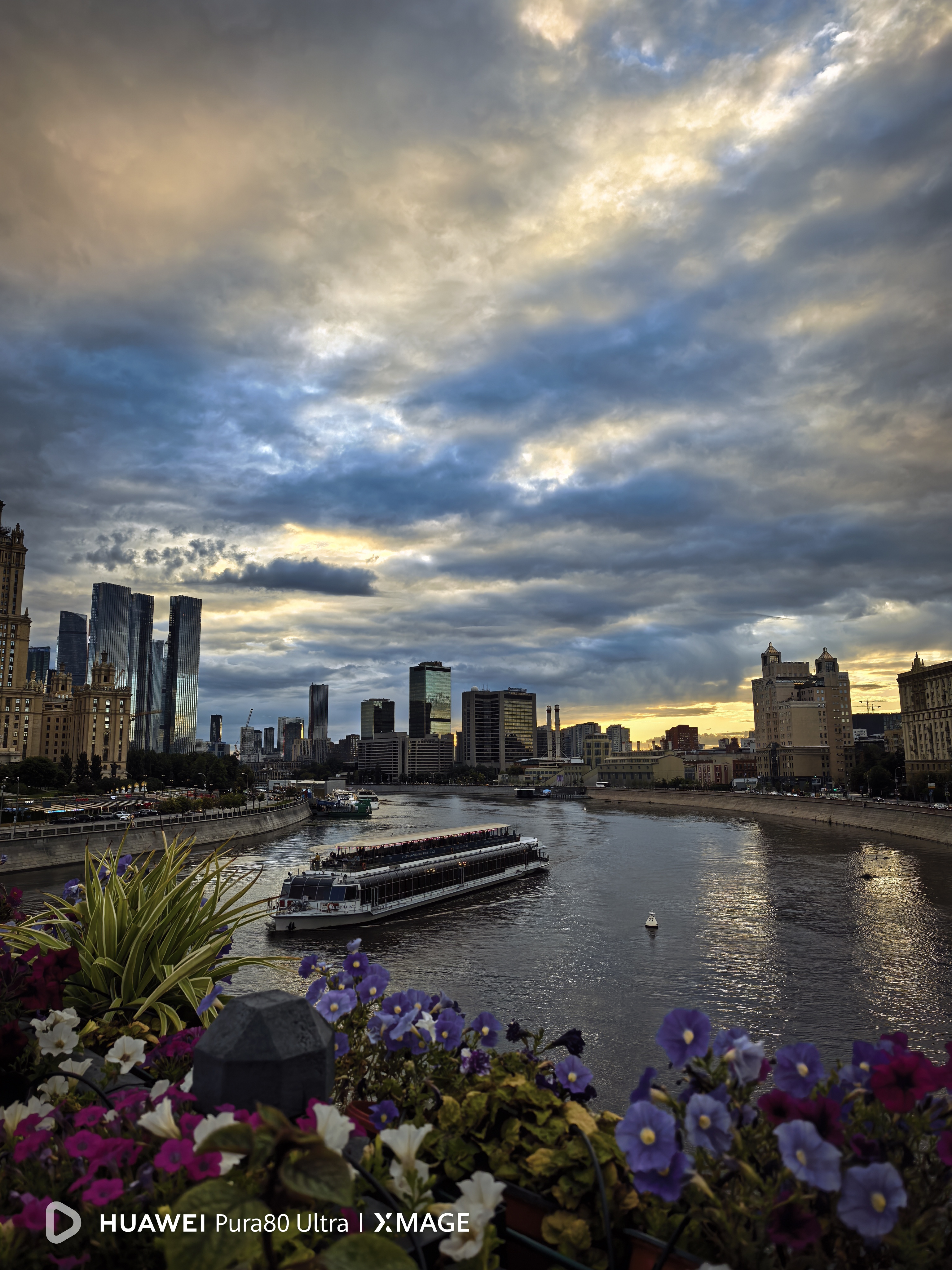 Съемка неба: закат на Москве-реке