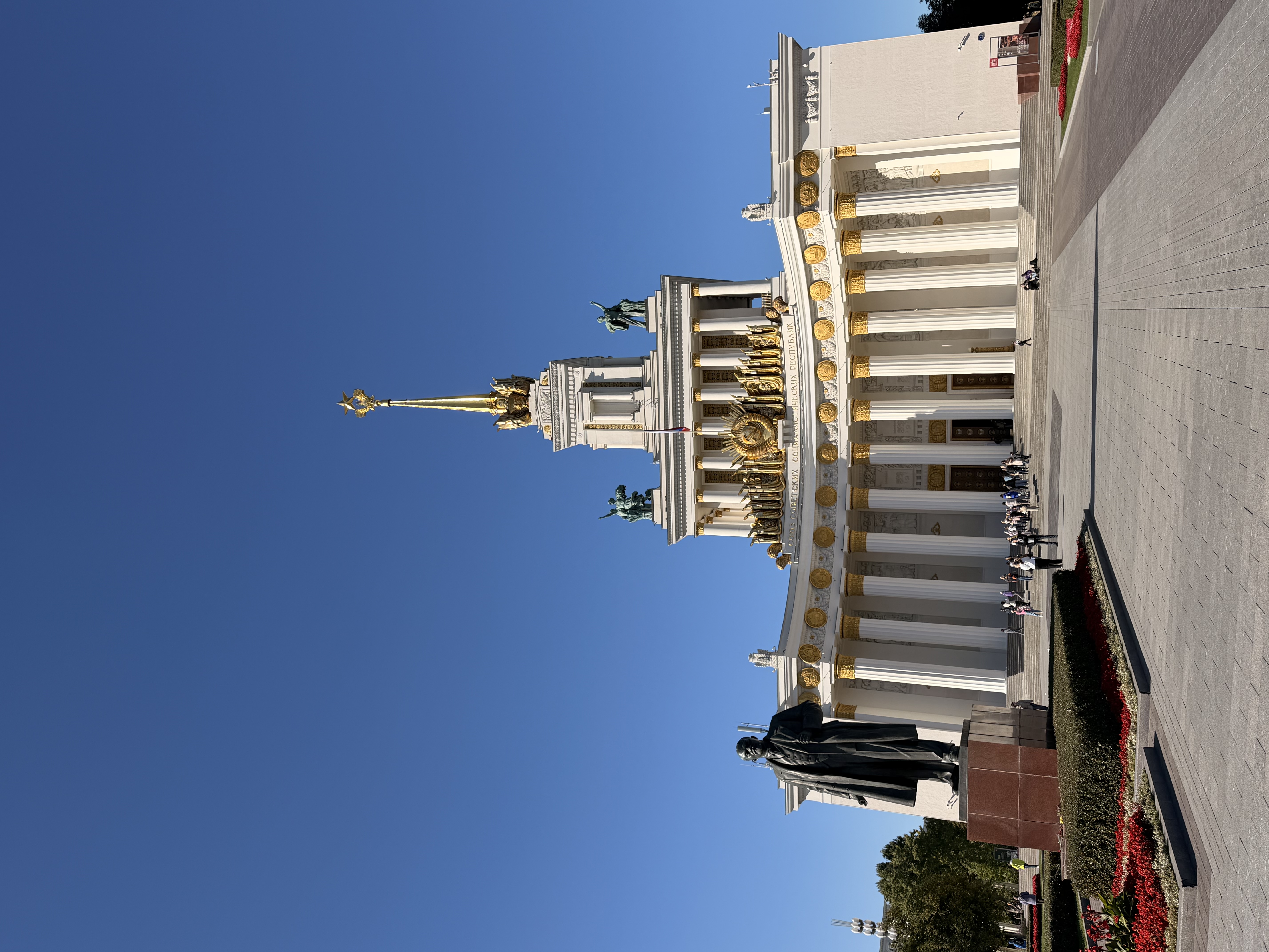 Куда сходить: выставка «Искусство сцены. Академическая живопись» на ВДНХ