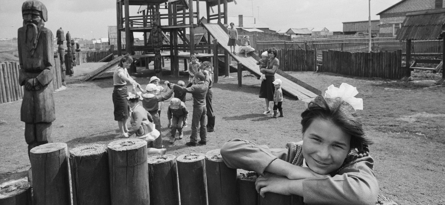 10 дворовых игр времен СССР, которым можно научить современных детей