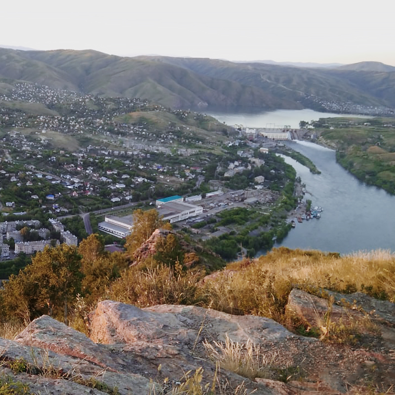 Вид на Усть-Каменогорск с горы, которая в народе называется Тумба