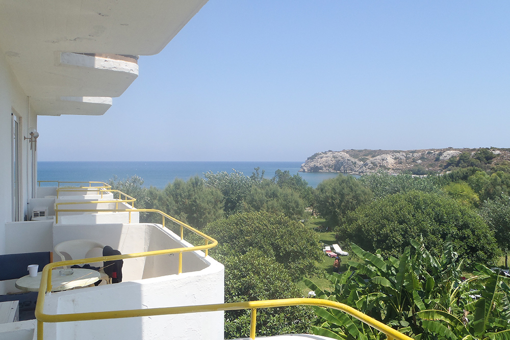 С балкона того же отеля мы смотрели на Средиземное море