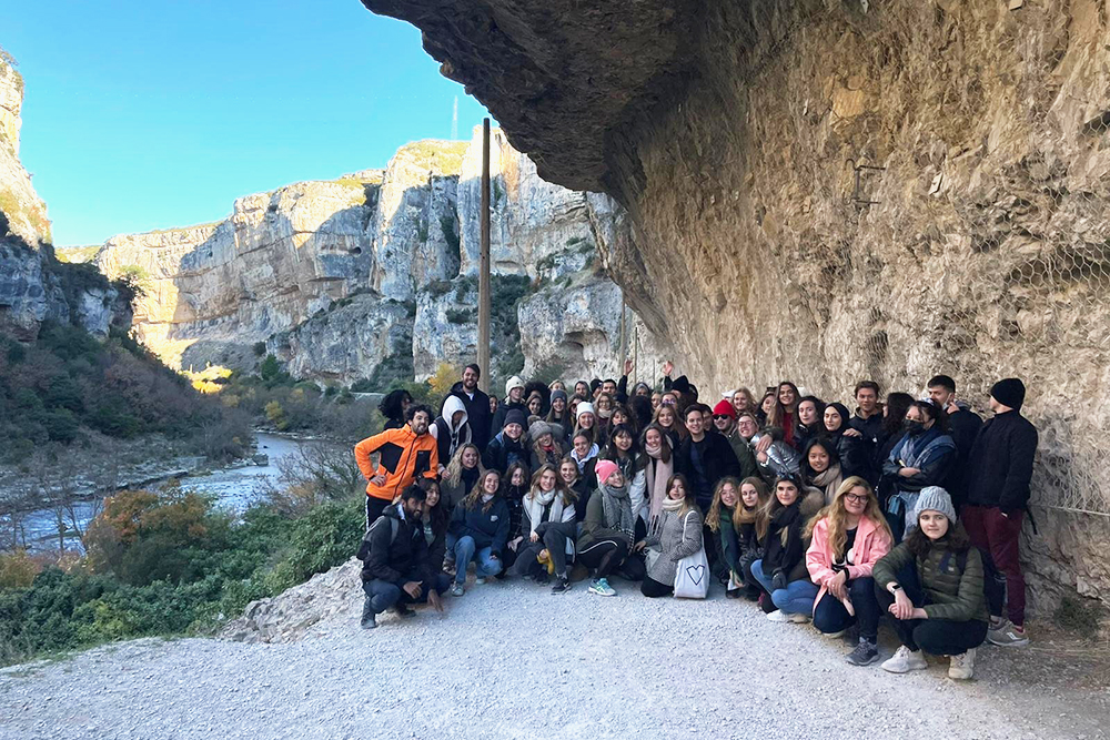 Наша группа студентов на экскурсии Happy Erasmus в заповедник Фос-де-Лумбьер — это одно из самых красивых природных мест Наварры