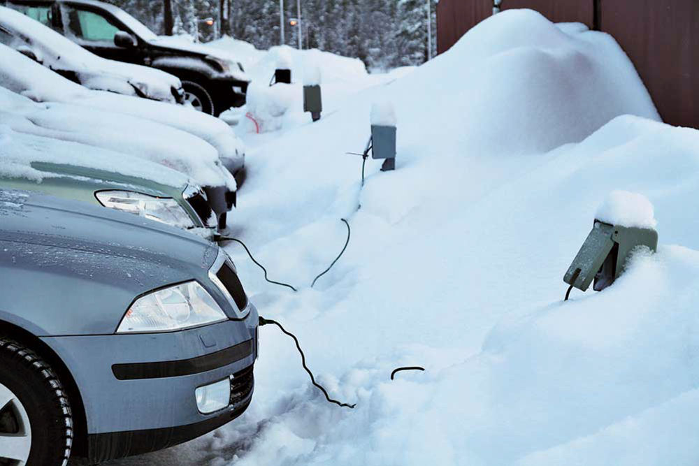 В Финляндии на многих стоянках можно найти специальные щитки для подключения автономных подогревателей. Источник: climaticarus.ru
