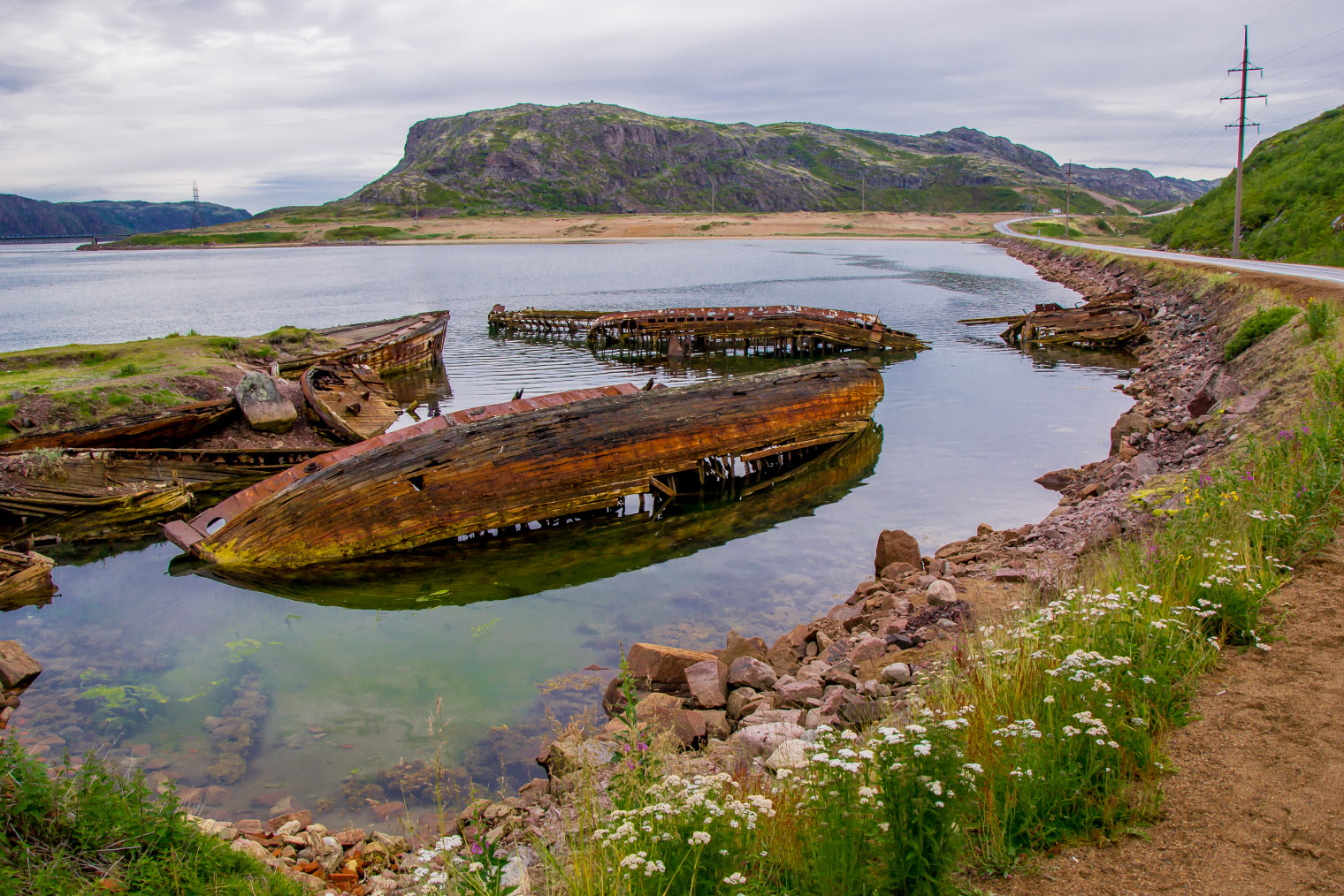 Кладбище кораблей в Териберке. Фотография: yagoda-85 / Shutterstock / FOTODOM