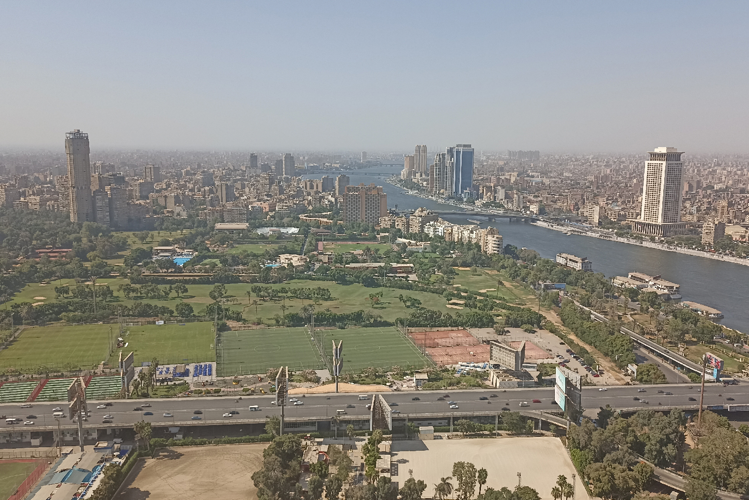 Вид на центр Каира с телебашни