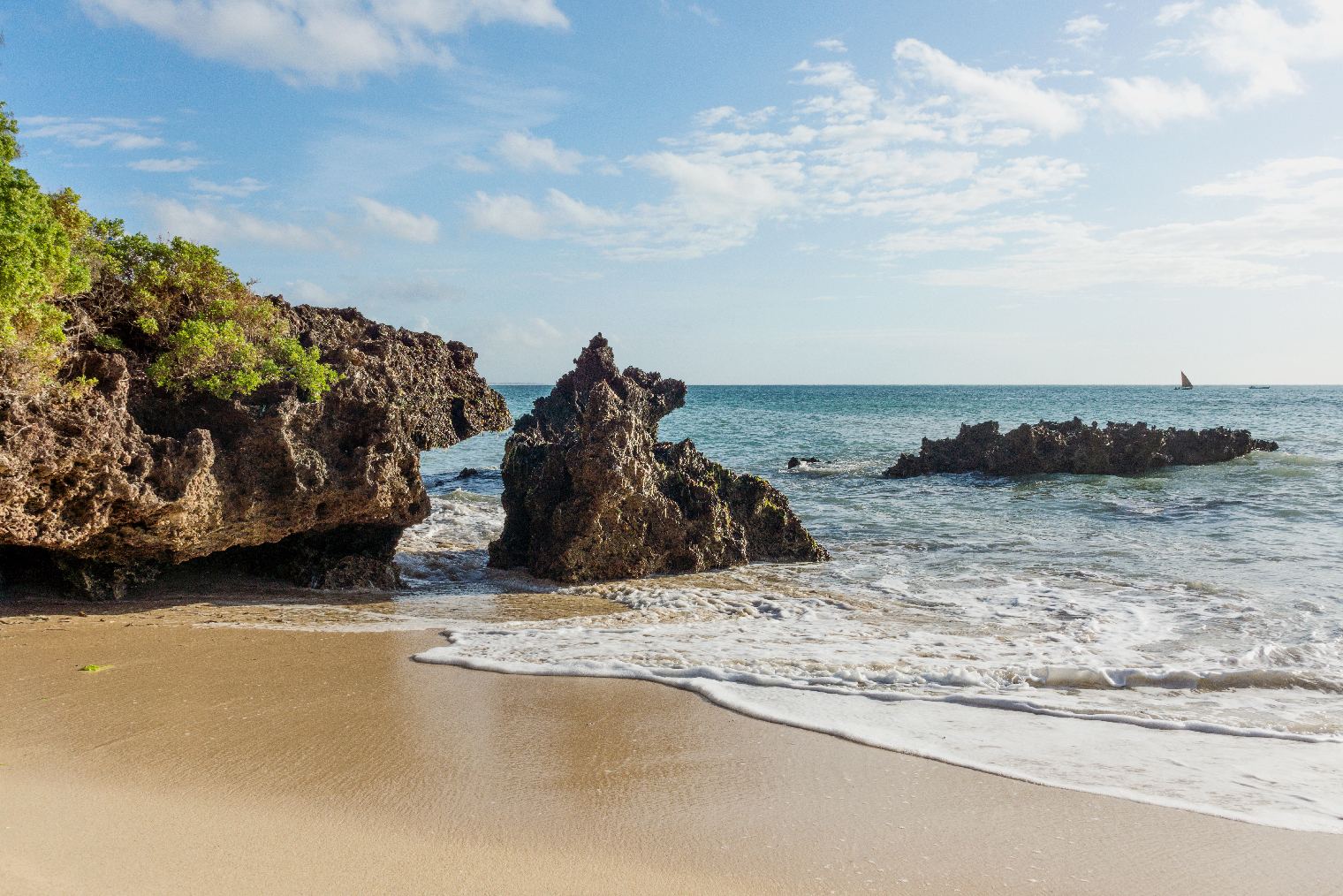 Пляж в Малинди. Фото: idfied / Shutterstock