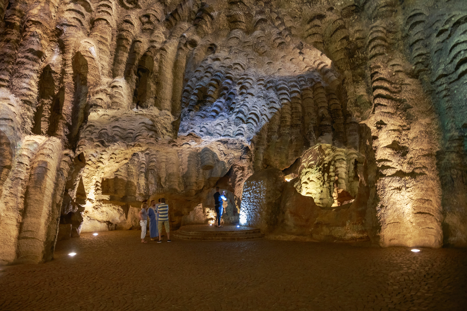 В гротах Геркулеса жили люди времен неолита. Фото: Alexey Pevnev / Shutterstock