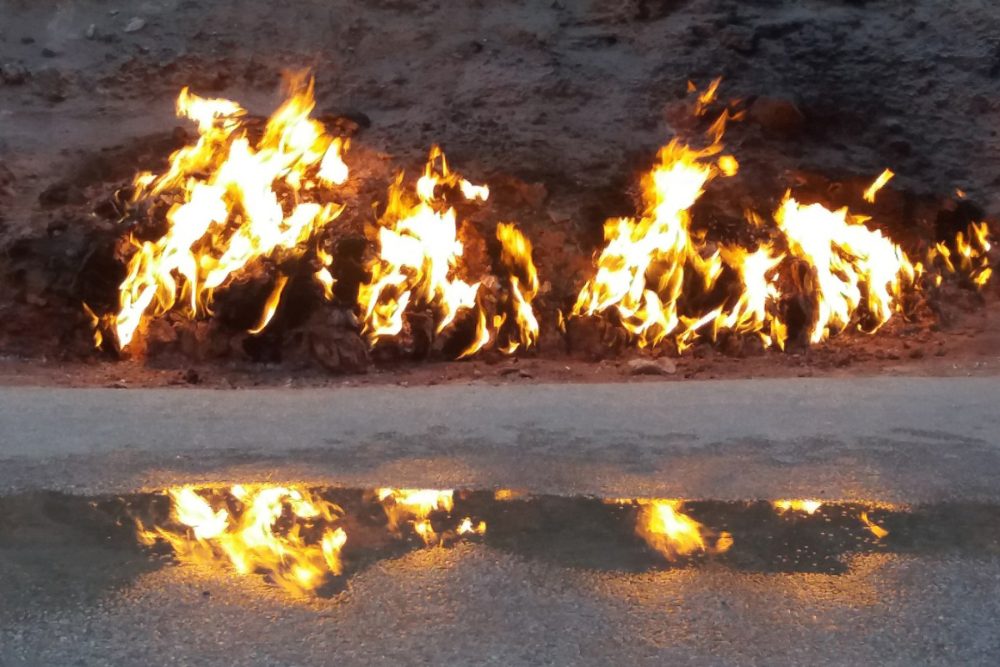 Вечный огонь образовался из⁠-⁠за утечки природного газа: при контакте с кислородом он загорается