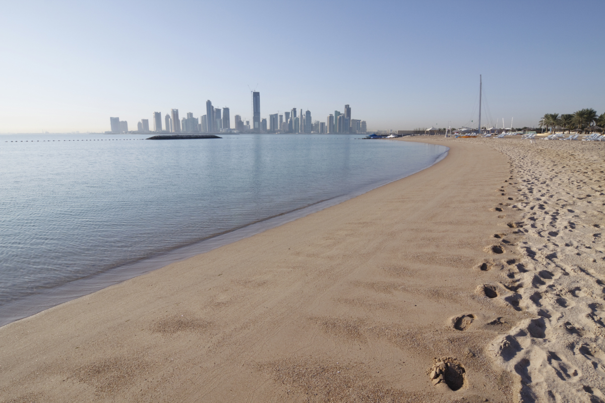 От туристов в Катаре ждут, что они будут соблюдать правила мусульманской страны. Фотография: Lingbeek / iStock