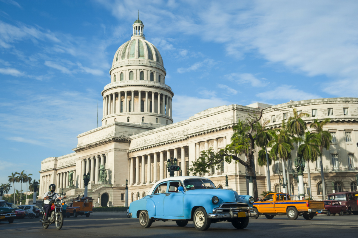 Гаванский Капитолий напоминает Белый дом в США. Фотография: lazyllama / Shutterstock